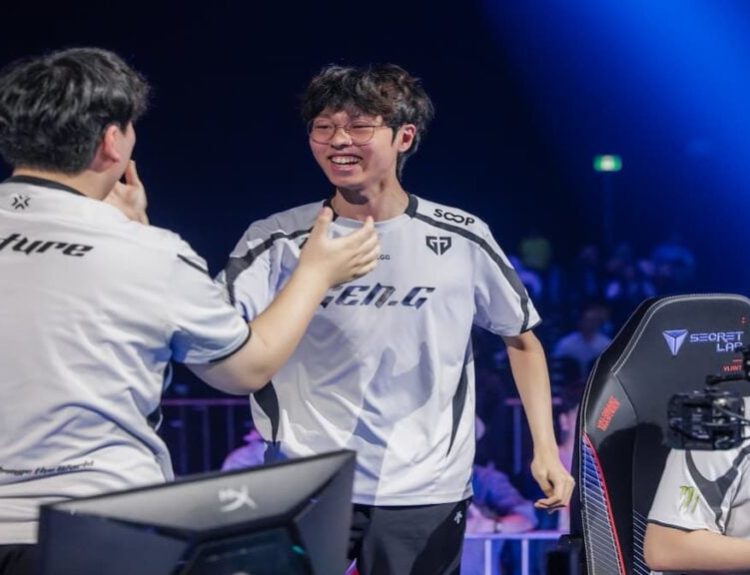 t3xture (L) and Foxy9 of Gen.G react onstage at VALORANT Masters Toronto Swiss Stage on June 09, 2025 at the Enercare Centre in Toronto Canada. (Photo by Stefan Wisnoski/Riot Games)