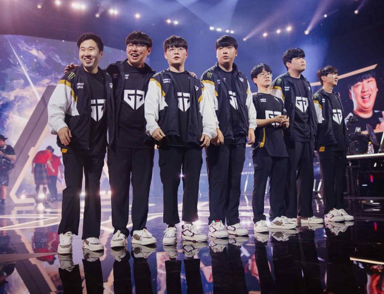 All six members of Gen.G Esports VALORANT team are on stage saluting the crowd after winning against Sentinels at VALORANT Champions.