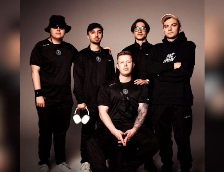 (From left) 9INE's CS2 players bobeksde, kraghen, raalz, mantuu, and faveN pose for a team photo.