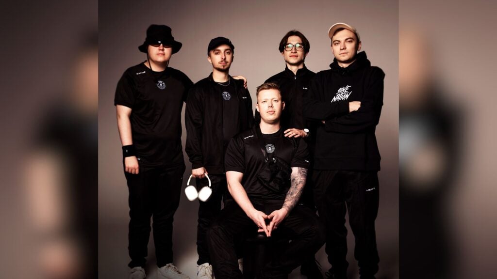 (From left) 9INE's CS2 players bobeksde, kraghen, raalz, mantuu, and faveN pose for a team photo.