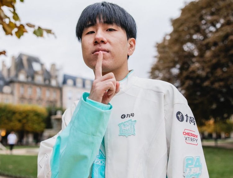 GALA of LNG Esports at the League of Legends World Championship 2024 Quarterfinals Stage Broadcast on October 16, 2024 in Paris.