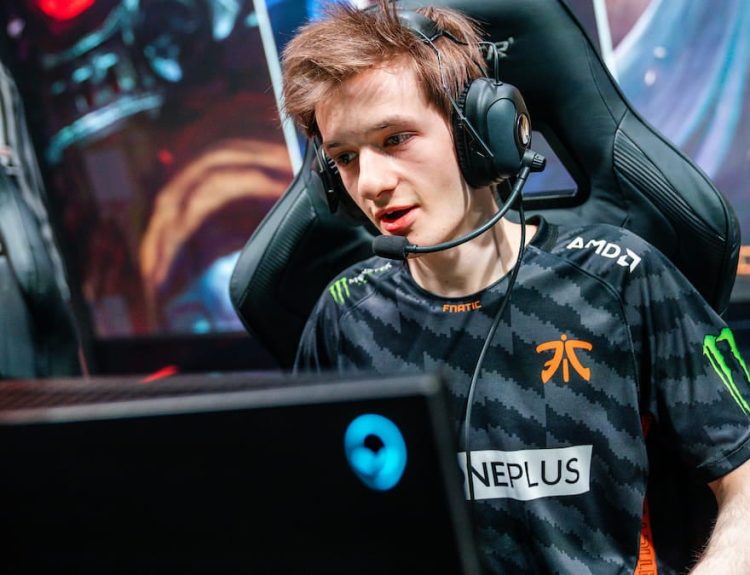 Picture showing Nemesis playing in the LEC.