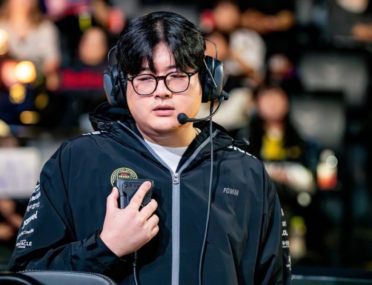 Picture showing Ryu coach during his BNK FEARX days in the LCK.