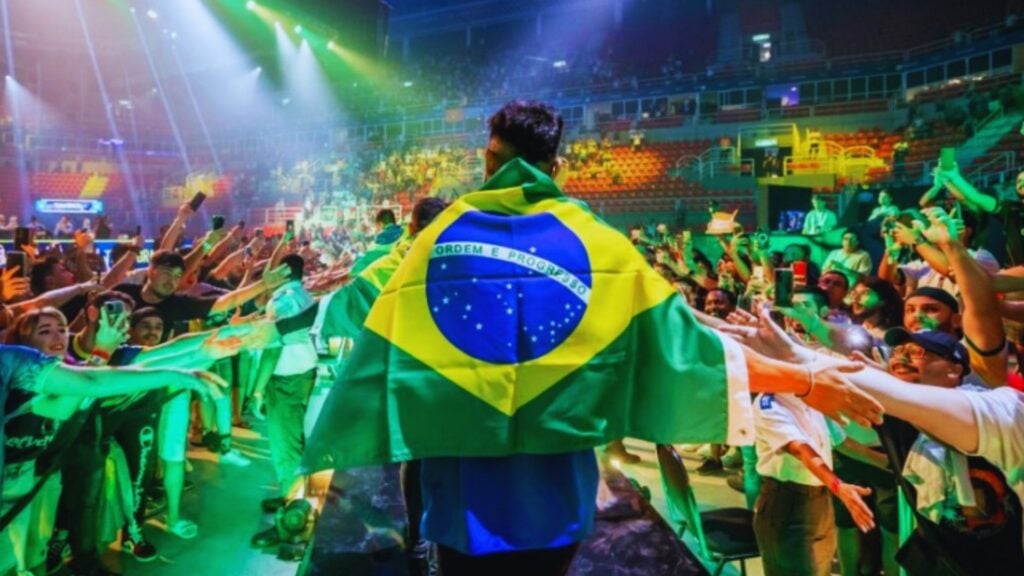 A Brazilian player walks in the middle of the crowd at IEM Rio.