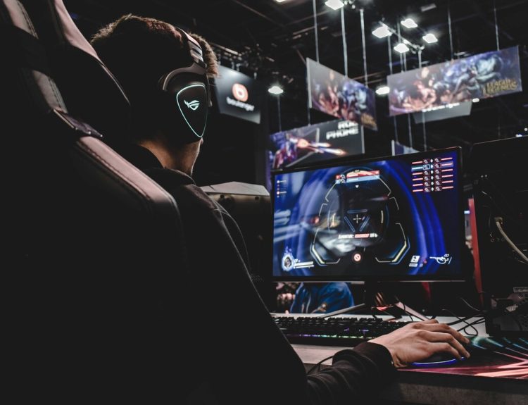 FPS and MOBA