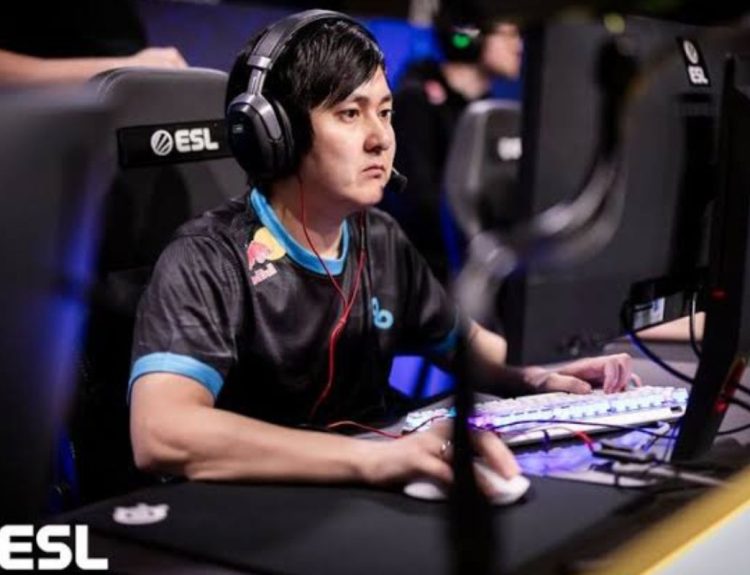 HObbit Returns to PARIVISION, Slaxejezzz Benched