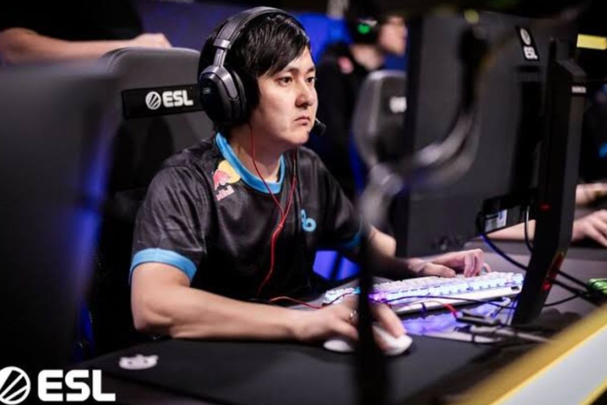 HObbit Returns to PARIVISION, Slaxejezzz Benched